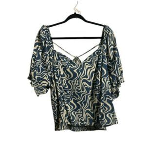252 Women's Blue and White Wavy Print Puff Sleeve Square Neck Top